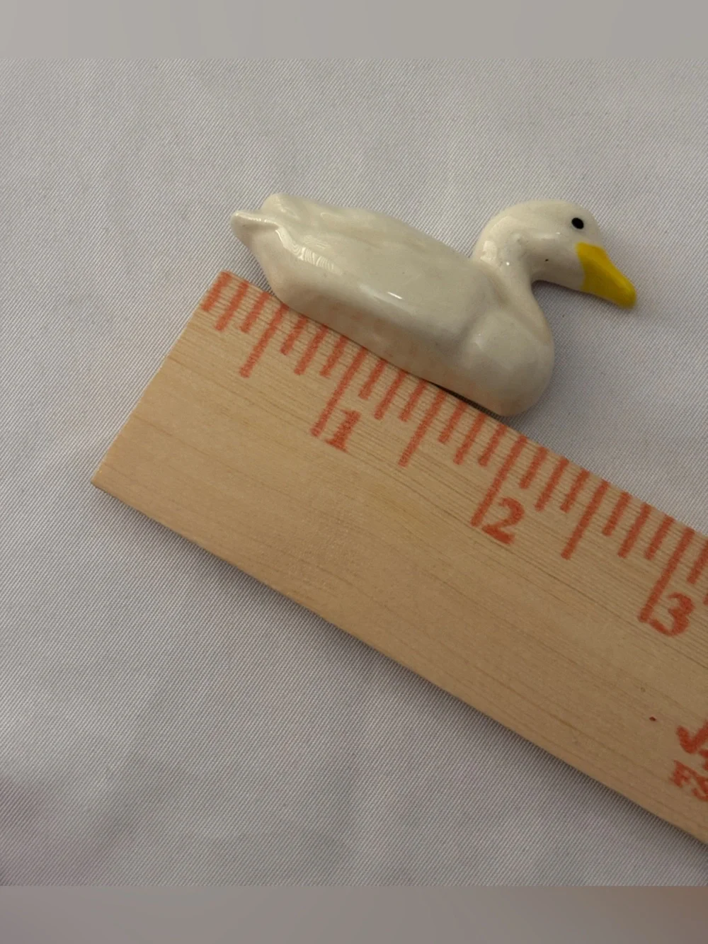 Parrot Pearls Vintage White Ceramic Duck Pin - Picture 3 of 4
